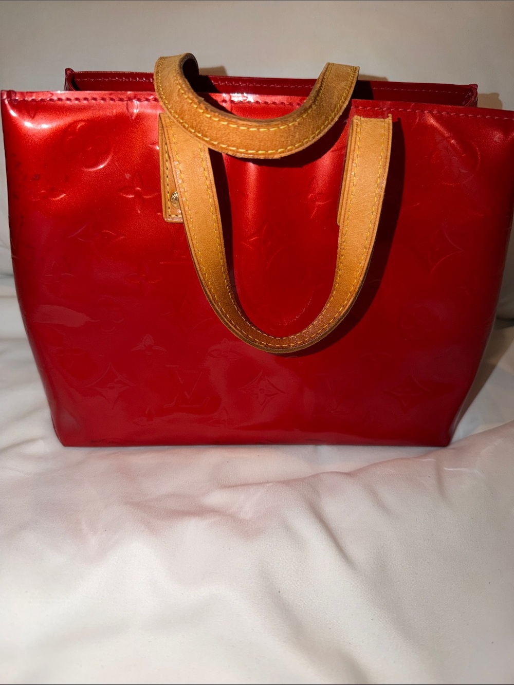 Louis Vuitton Reade PM tote in glossy red Monogram Vernis